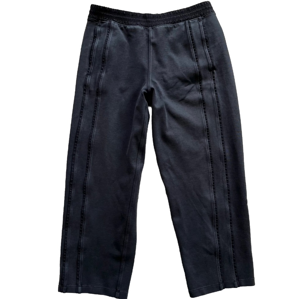 LULULEMON Light Strides Crop Size 4 Minimalist Contemporary Chic Effortless - Picture 2 of 9